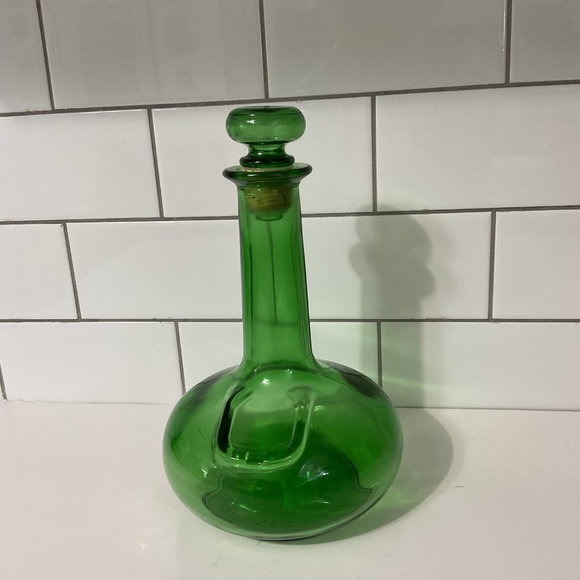 VTG 1960s LJ McGuiness & Co Green Glass Liquor Bottle Decanter with Cork Stopper - Picture 3 of 6